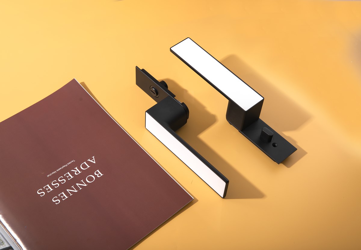 Aluminum-wood door handle