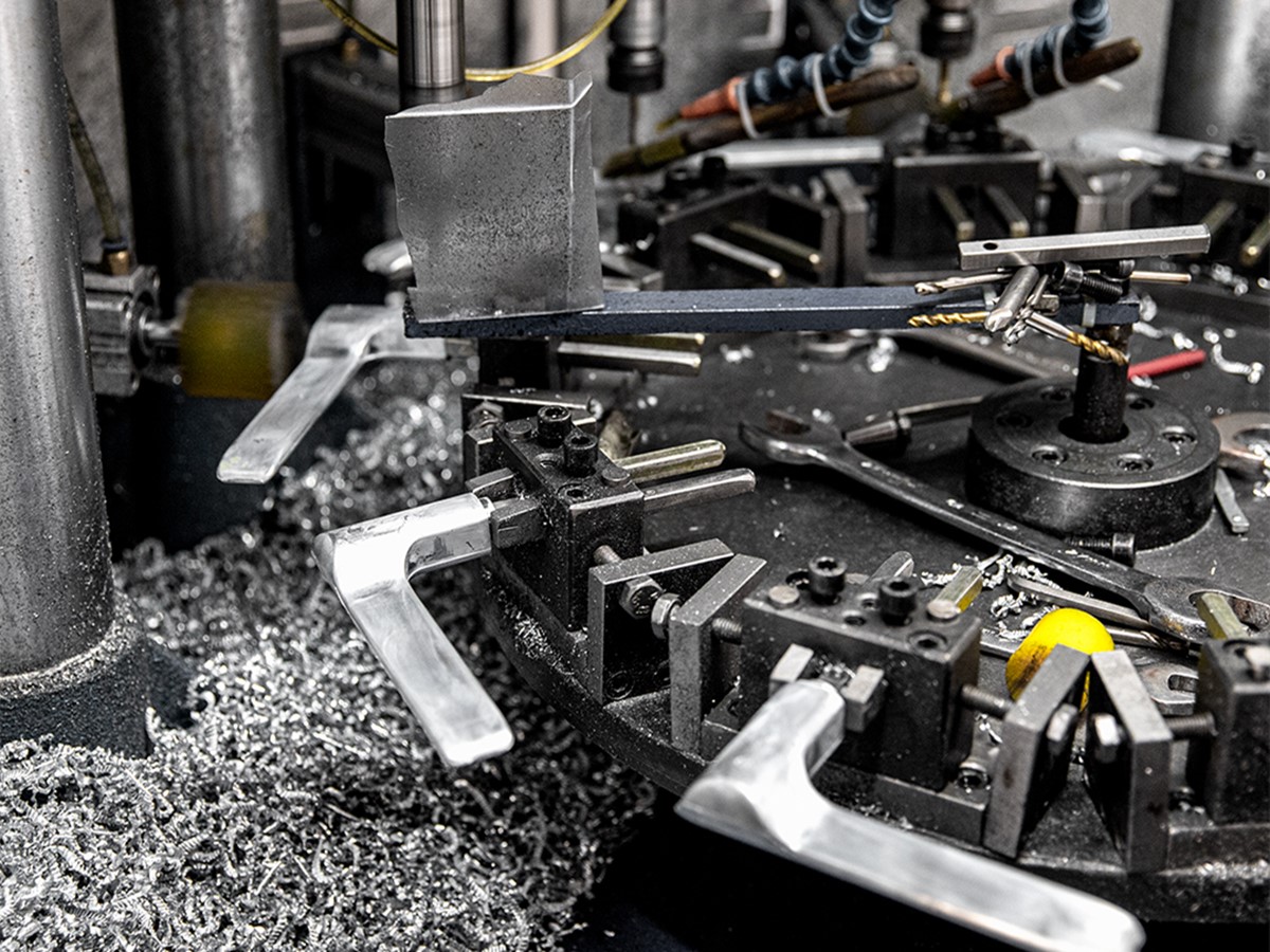 19 years of professional door handle manufacturing experience