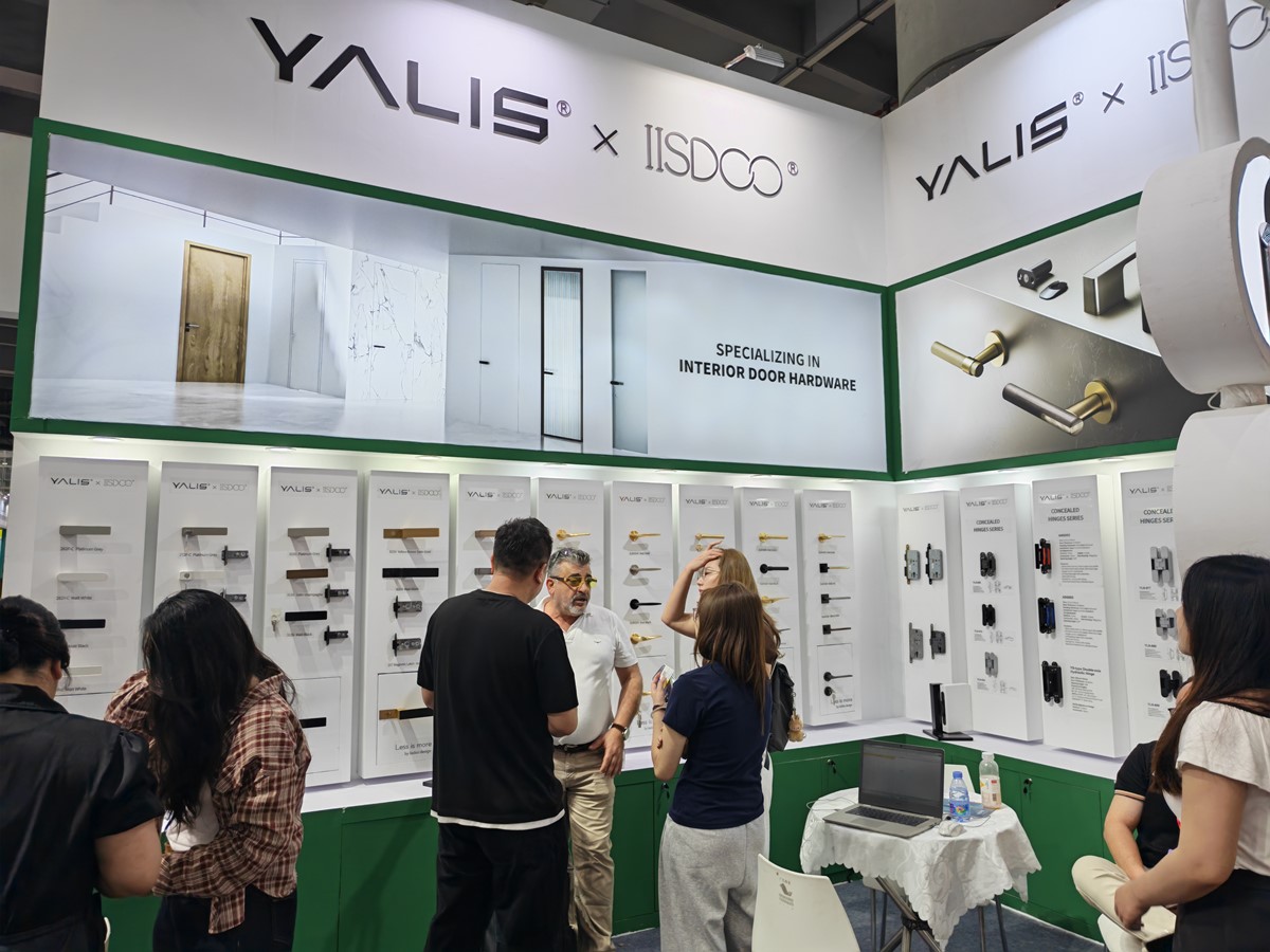 IISDOO regularly participates in major door hardware exhibitions.