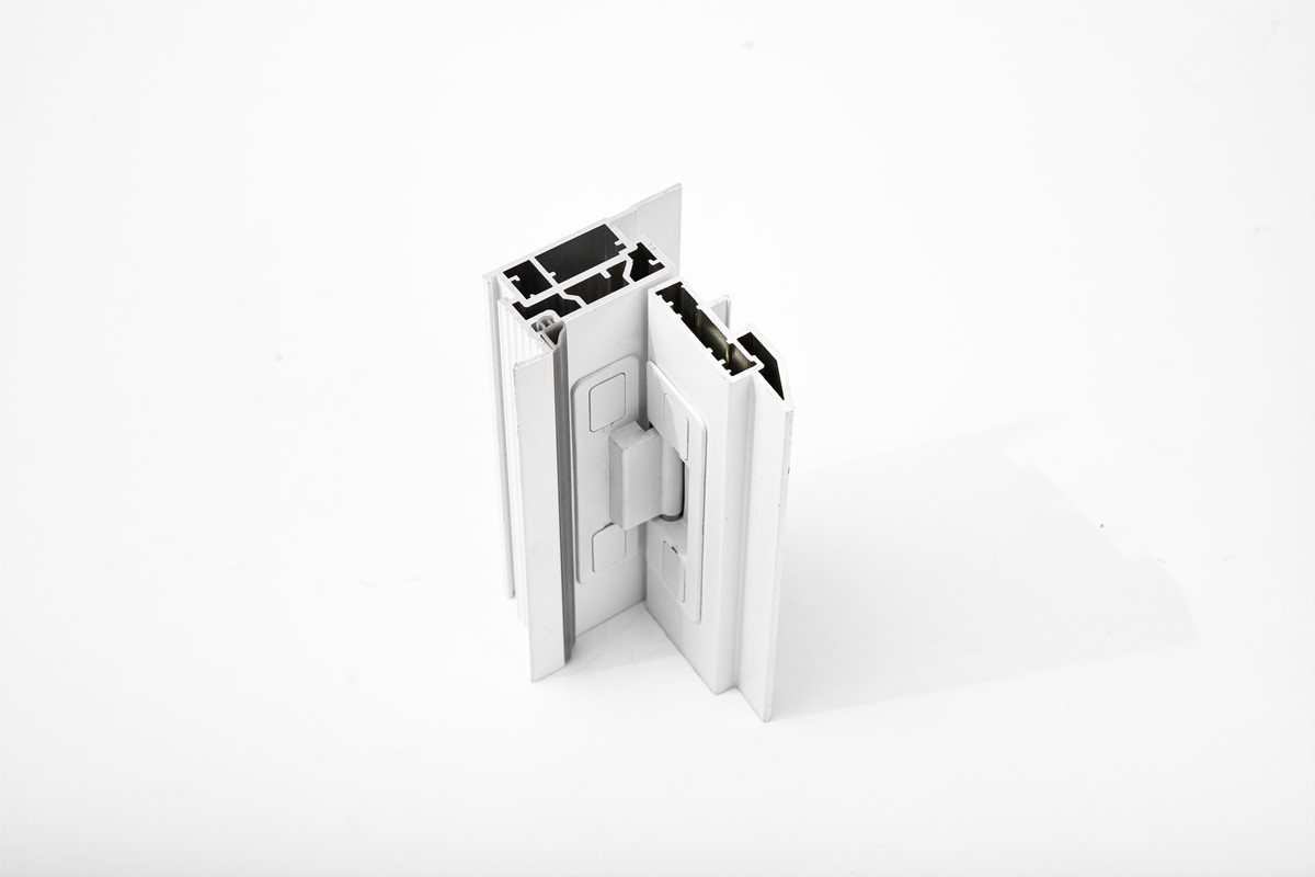 Ultra-narrow concealed hinge