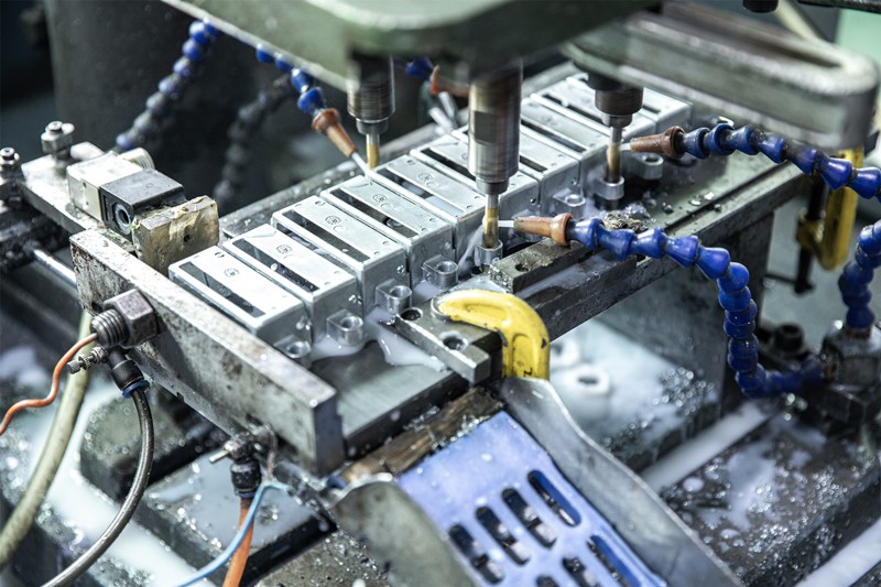 Advanced modern hinge manufacturing technology