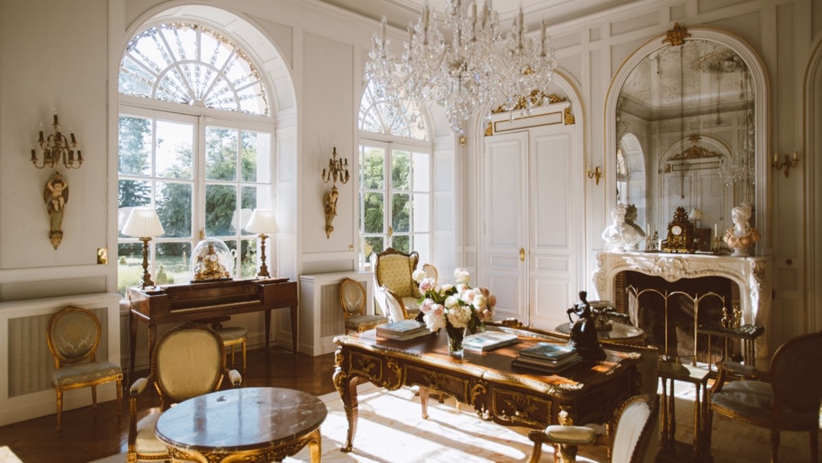 The Guardianship of Medieval Door Handles