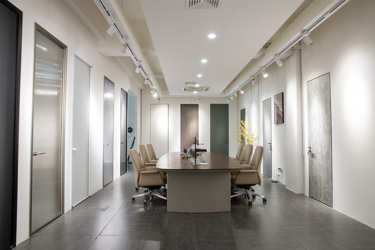 Professional door lock showroom