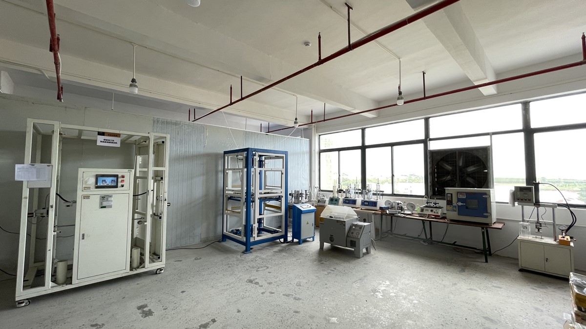 Professional laboratory for door hardware products
