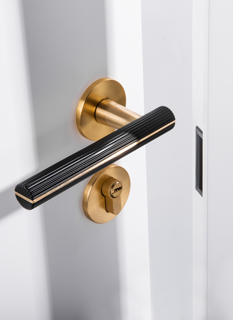 door handles;door knobs